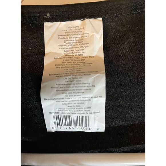 Queen of Hearts Girls Halloween Costume 10/12 - Picture 7 of 14